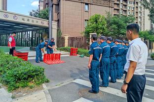 老里是你离开76人的原因？本西：两年前的事了 沃恩现在是我主帅